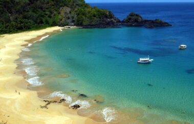 Fernando de Noronha deixa de exigir testes de Covid-19 para turistas