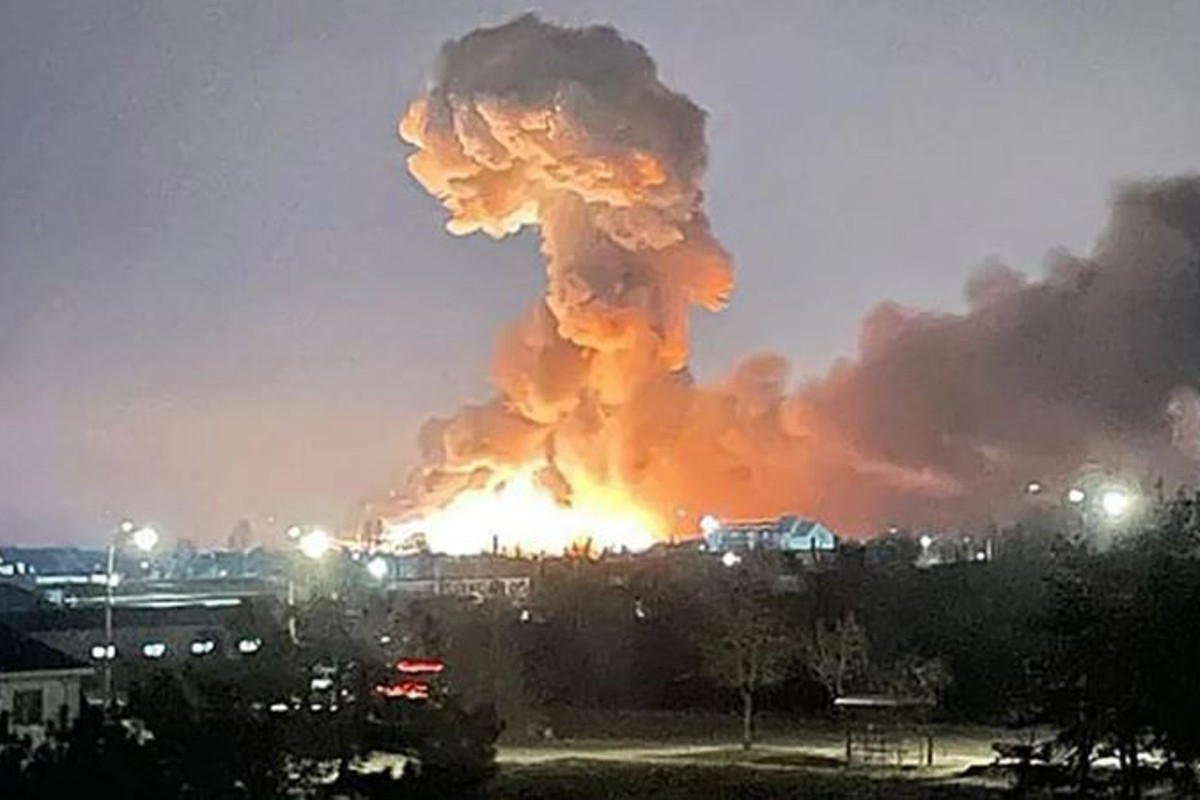 Explosão é vista na capital ucraniana Kiev no dia 24 de fevereiro - Foto: Gabinete do Presidente da Ucrânia via EBC