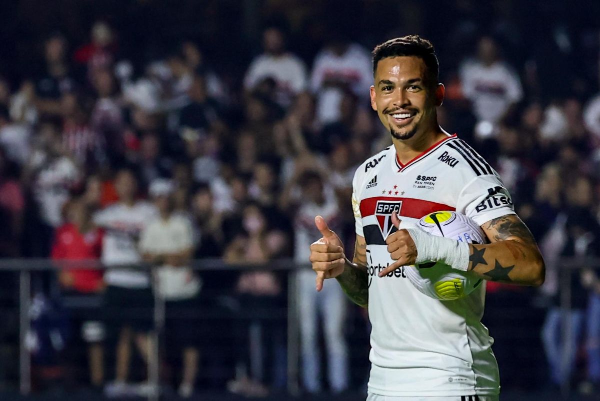 Luciano comemora gol marcado pelo São Paulo contra o Santos (Foto: Marcello Zambrana/Agif/Gazeta Press)