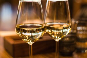 As nativas de capricórnio gostam de um bom vinho