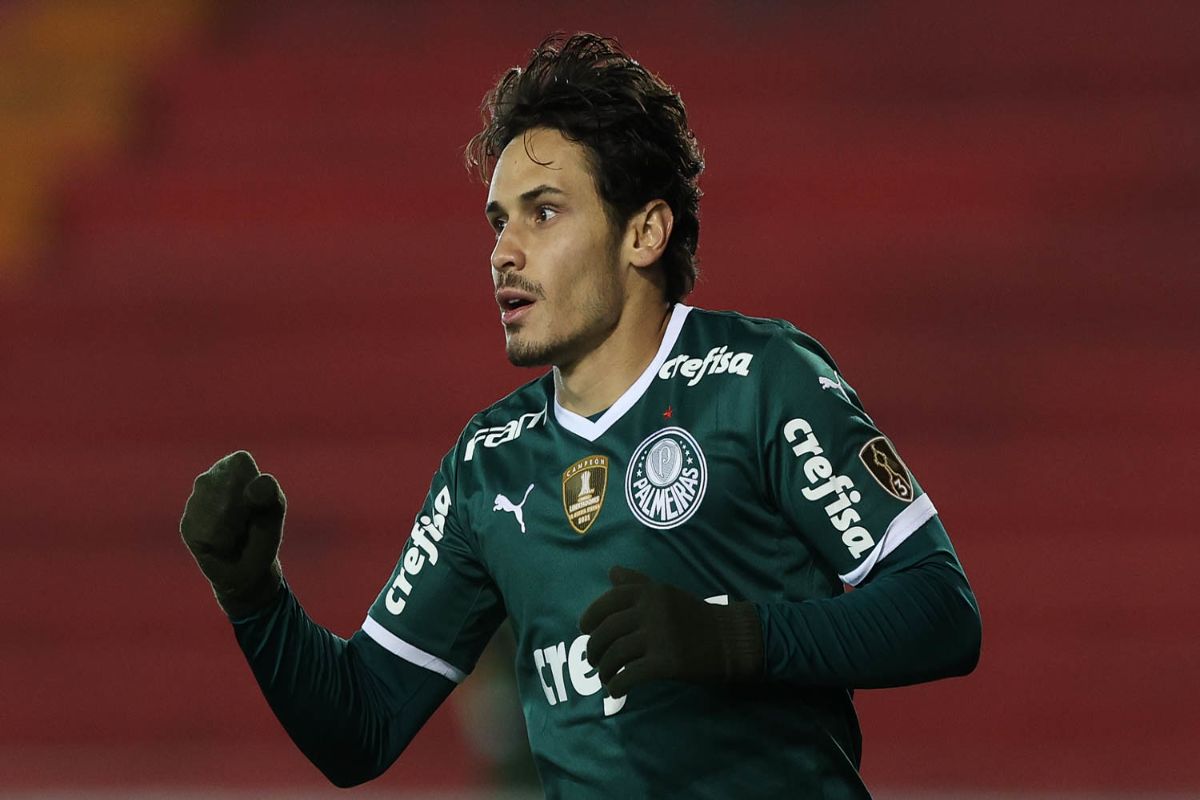 O jogador Raphael Veiga, da SE Palmeiras, comemora seu gol contra a equipe do C Independiente Petrolero, durante partida válida pela fase de grupos, da Copa Libertadores, no Estádio Olímpico Pátria. (Foto: Cesar Greco)