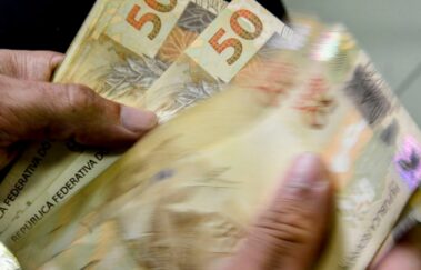 Economia Inflação para famílias com renda mais baixa fica em 1,04%