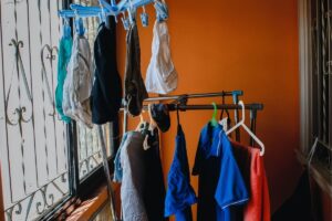 Secar roupas é uma tarefa simples, contudo secar roupas estendidas no varal durante as baias temperaturas se torna uma missão mais complicada