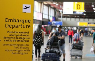 Serviço de bordo em voos nacionais começa a ser retomado neste domingo