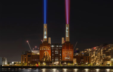 Sabres de luz iluminam Londres para o lançamento de Obi-Wan Kenobi