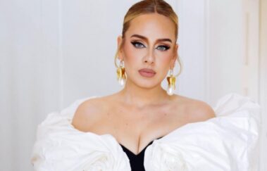 'Fiz em silêncio por mim mesma', diz Adele sobre ter emagrecido 45 quilos