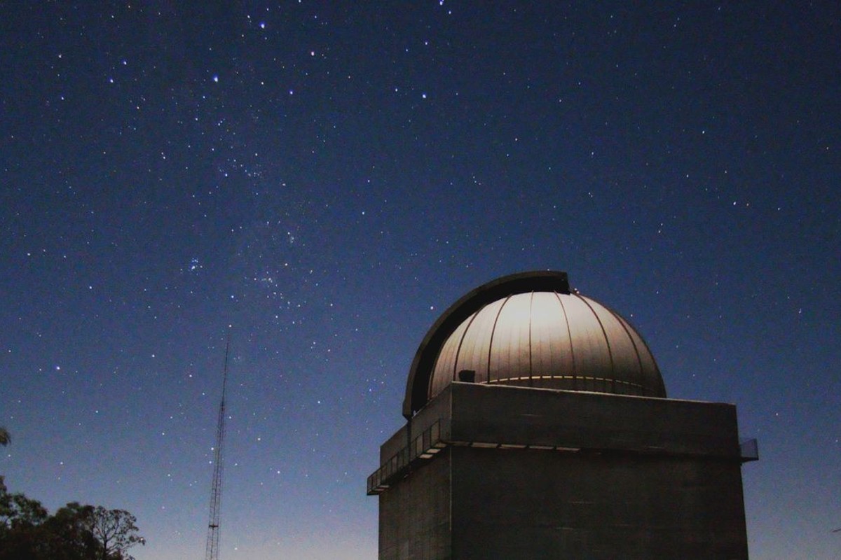 Meteoro brilhante foi registrado pelas câmeras do Observatório do Pico dos Dias (Foto: Divulgação/ Brasil.gov)
