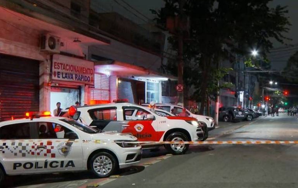 Dois bandidos ficaram feridos, outro conseguiu fugir e um ficou no estabelecimento (Foto: Reprodução/ TV Globo)