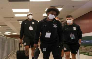 Corinthians anuncia a rescisão e Willian fica livre para voltar à Inglaterra