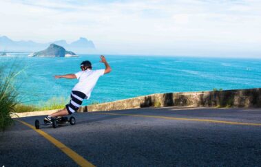 Carveboard: esporte que mistura surfe com skate