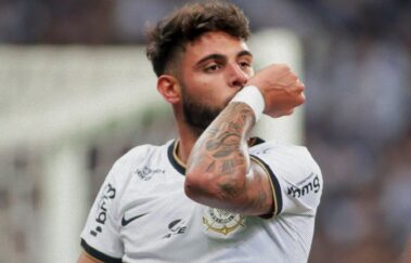 Corinthians goleia Atlético-GO e encara Fluminense na semifinal da Copa do Brasil