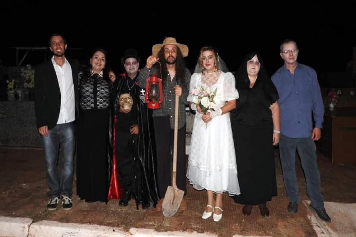 Nesta sexta-feira (13) acontece mais uma edição do tradicional passeio noturno no Cemitério Municipal Ana Rosa de Paula - (Foto: Grupo NecroPollis/Divulgação)