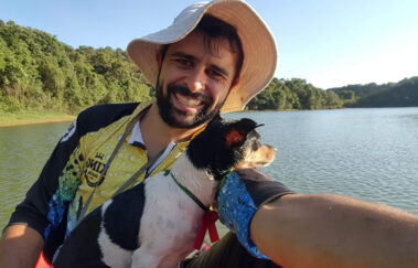 Cadela 'tiktoker' vira sensação na web e conquista milhares de seguidores: 'Amor incondicional', diz dono