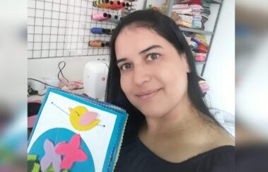 Pedagoga fala de confecção de brinquedos que ajudam em terapias e aprendizagem de crianças: ‘Gratificante’