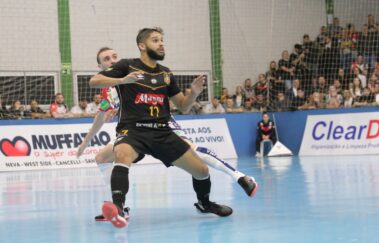 Magnus Futsal perde segundo jogo seguido, mas mantém liderança na Liga Nacional