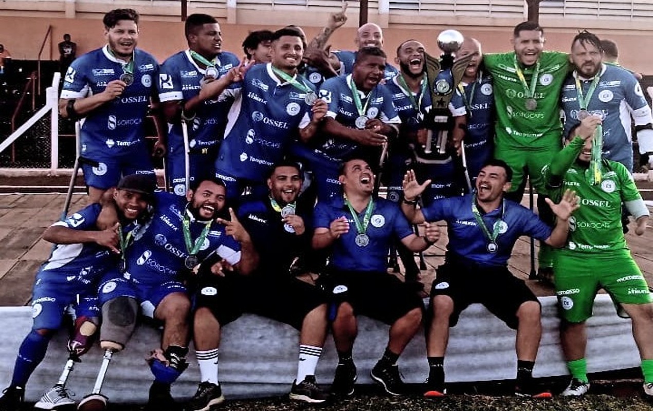 Jogadores do São Bento comemoram o vice-campeonato na Copa do Brasil de Futebol de Amputados (Foto: Arquivo Pessoal)